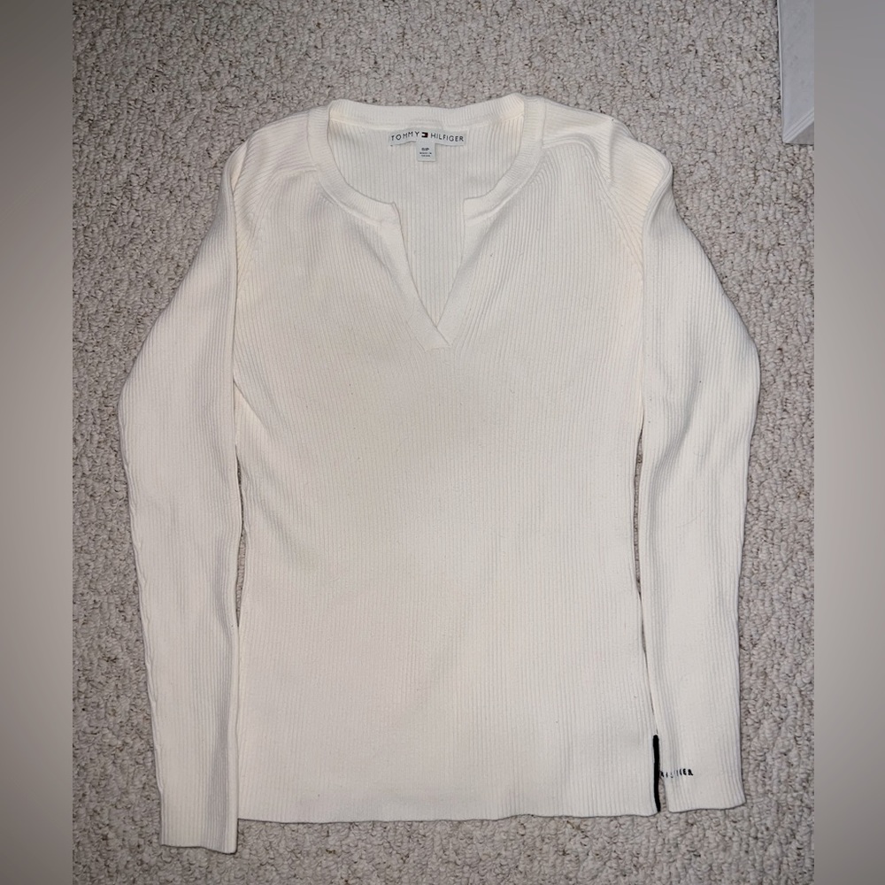 vintage Tommy Hilfiger sweater!